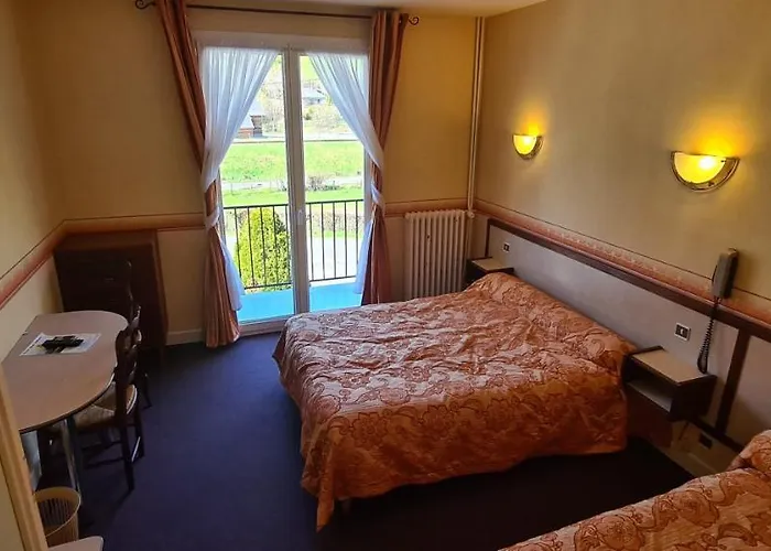 Hotell Le Val Du Cantal